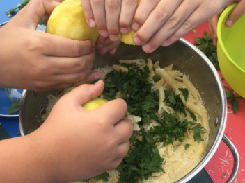 Children cooking with Lemons